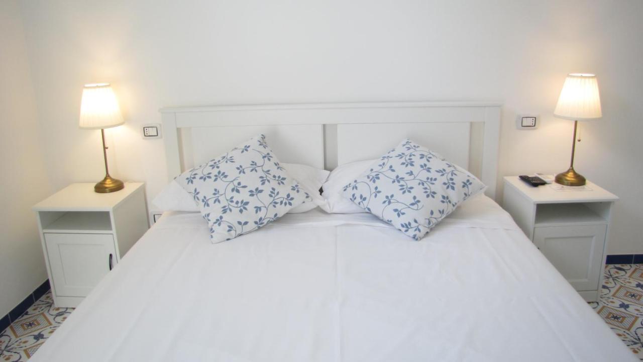 Villa Mary - Apartments Trani Eksteriør billede