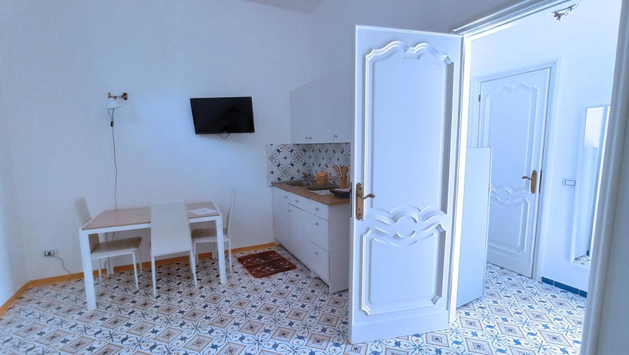 Villa Mary - Apartments Trani Eksteriør billede