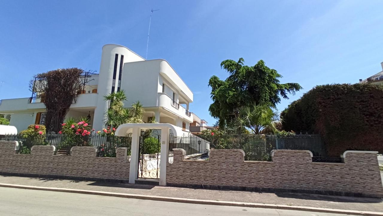 Villa Mary - Apartments Trani Eksteriør billede